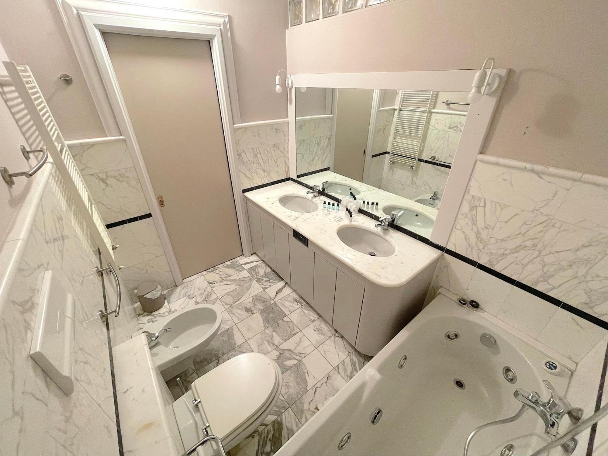 Best View Boutique Apartments แบร์กาโม ภายนอก รูปภาพ